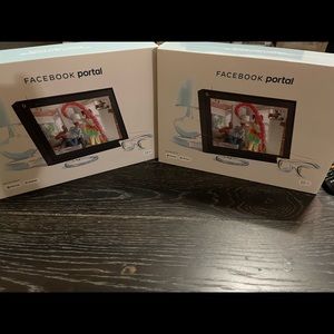 🎄2 Facebook Portals🎄